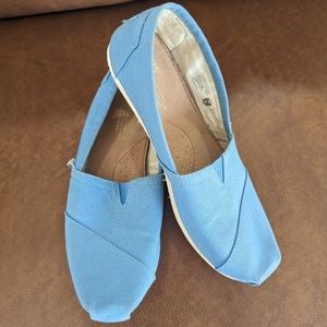 Sky Blue Toms